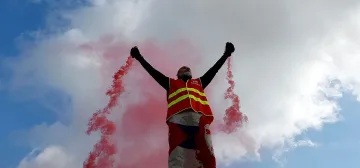 Нова френска революция заради пенсионната реформа на Макрон