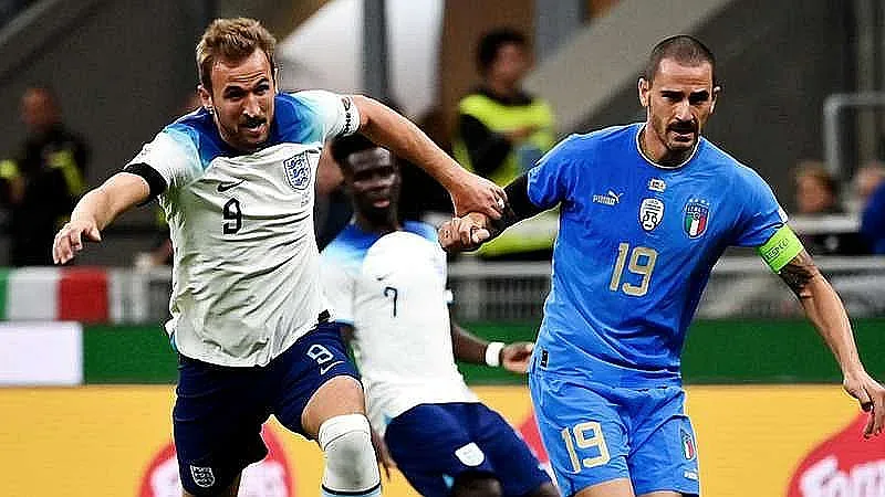 Тежък сблъсък в Неапол. Италия и Англия в люта битка