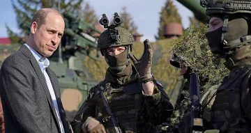 Принц Уилям цъфна във военна база, ще слага ли пак униформа