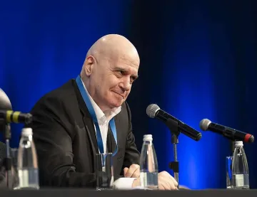 Слави гневен. Срази самозабравилите се политици