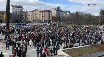 Призив във Фейсбук изкара хиляди на протест срещу войната