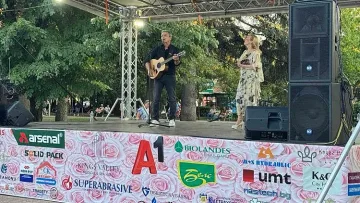 Казанлък се наслади на незабравима музикална вечер с концерта на концерта на дует “ШИК”