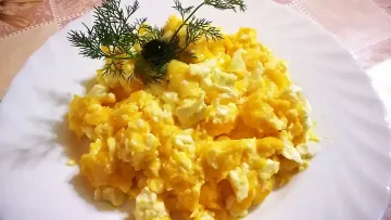 Перфектните бъркани яйца! Таен трик, за да си оближете пръстите