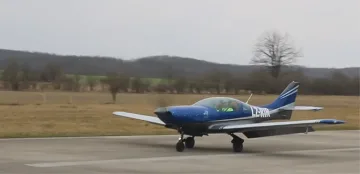 Всички се питат какво прави синия самолет в небето над България