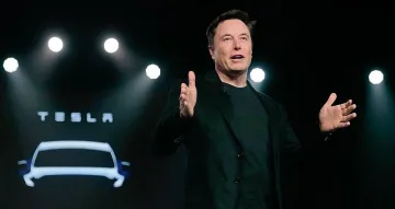 Илон Мъск зарадва шофьорите, голяма промяна при колите Тесла