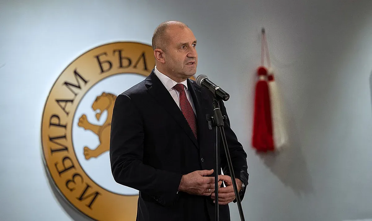 Радев връчи златни мартеници на български производители