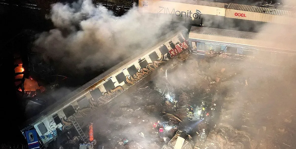 Ужасени оцелели разказват за влаковата катастрофа в Гърция