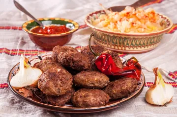 Българинът пенсионира кюфтето и салама. С какво ги замени?