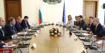 Гълъб Донев привика шефове на Лукойл, какво се случва с горивата