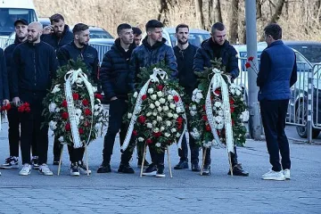 Стотици се простиха с легендарния Петър Жеков