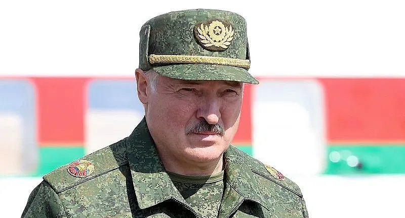 Лукашенко прави нова армия, готви се за отбрана