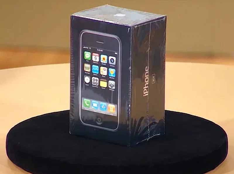 Продадоха неразопакован iPhone от първо поколение за 63 356 долара