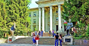 Напрежение! Чужденци нападнаха голям български град