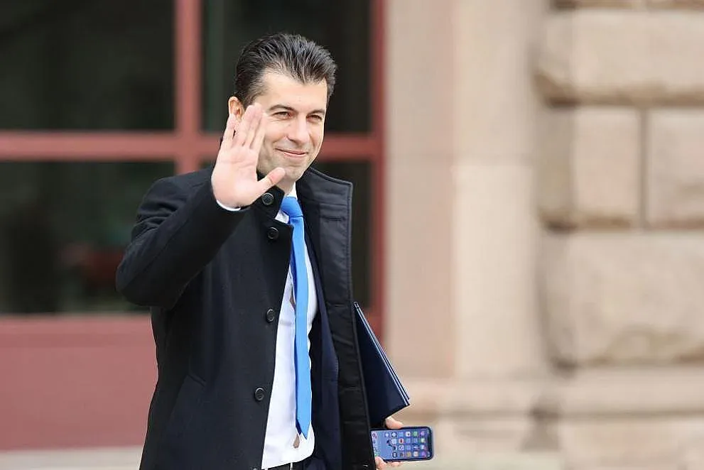 Край! Петков отсече за Мария Габриел