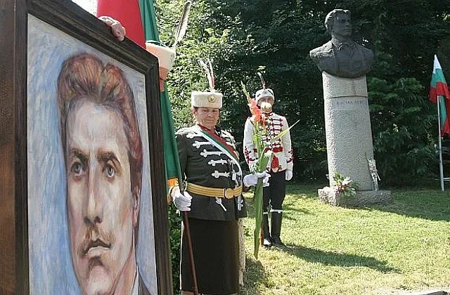 Ученици от 300 училища рецитират заедно "Обесването на Левски"