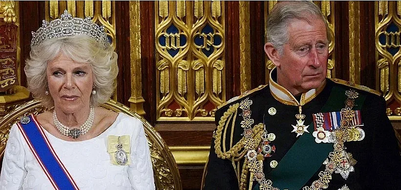 Черен ден в Бъкингам. Чарлз и Камила потънаха в скръб