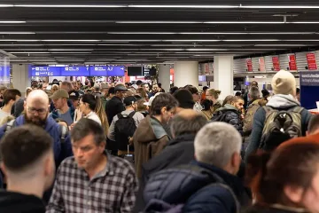 Хаос по летищата, хиляди пътници блокирани! Какво се случи