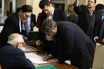 Петков и Иванов се подписаха в ЦИК, за какво призоваха