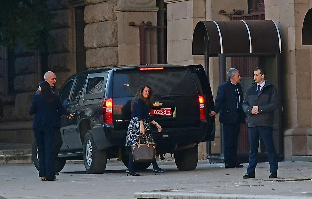 Херо Мустафа влезе в президентството, събра погледите на Левицата