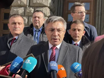 Карадайъ закова обръчите от партии на "Капитал". Тежки въпроси