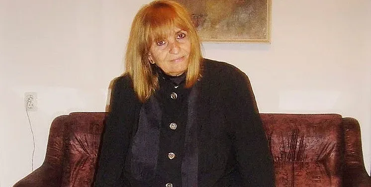 Кева Апостолова разголва душа в нови стихове