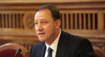 След 43 г. членство: Още един от старите бесепари напуска Нинова