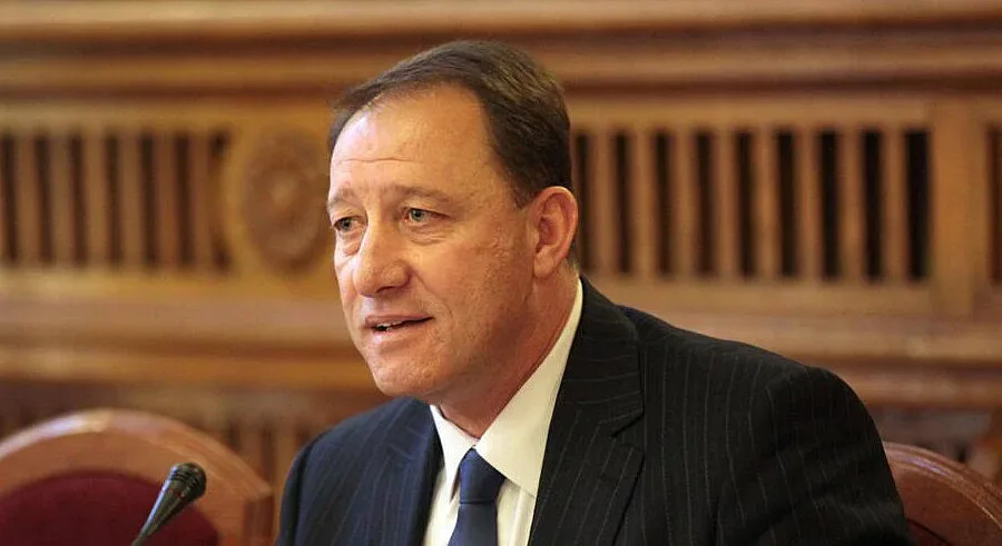 След 43 г. членство: Още един от старите бесепари напуска Нинова