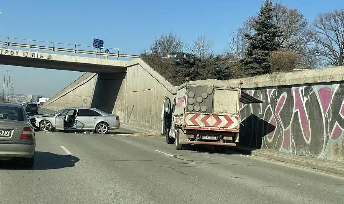 Драма в София! Километрични задръствания