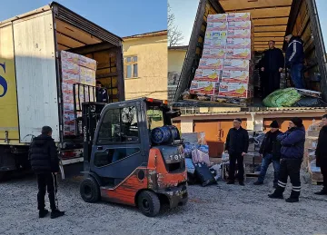 Кърджали изпрати 8 тира помощи за Турция, събира печки и одеяла