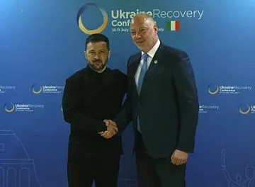 Топ водеща на БНТ разнебити Желязков и Зеленски!