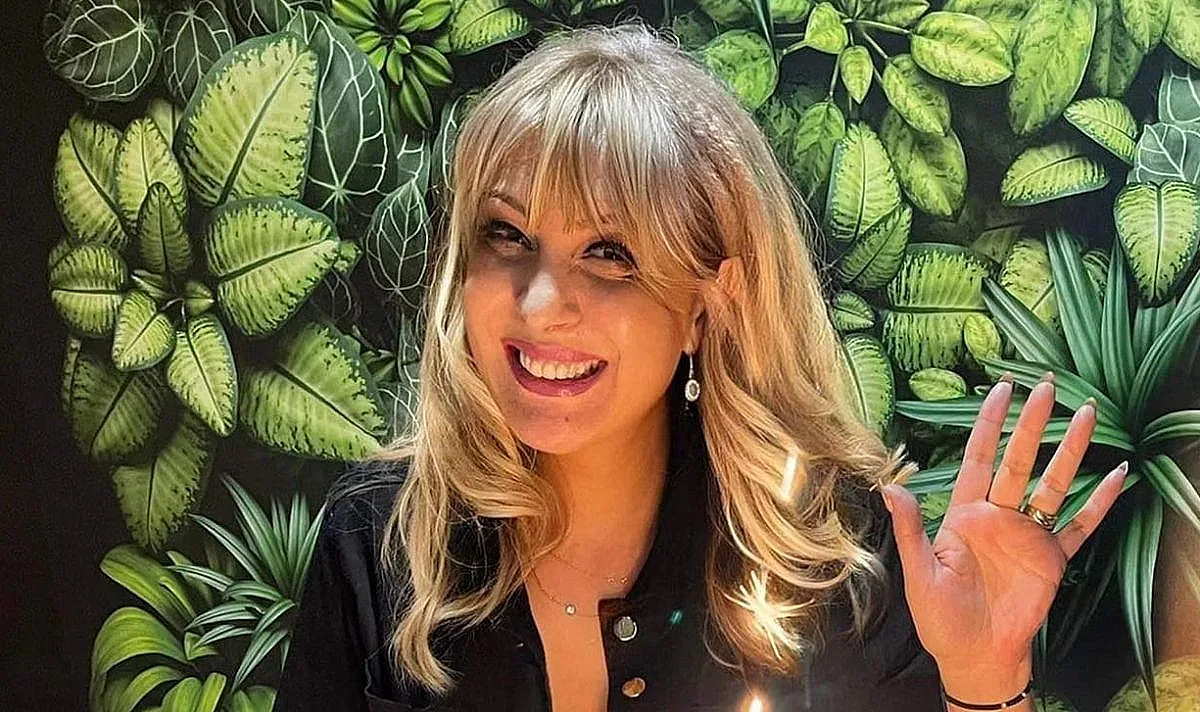 Легендарна певица спука от завист мутресите! Ето защо