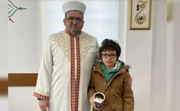 Момче от Кърджали засрами всички. Дари касичката си за пострадалите