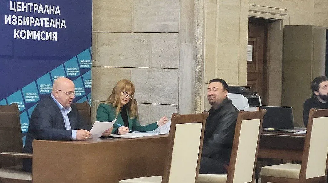 Подиграха се на ГЕРБ. Кой внесе пръв документи в ЦИК?