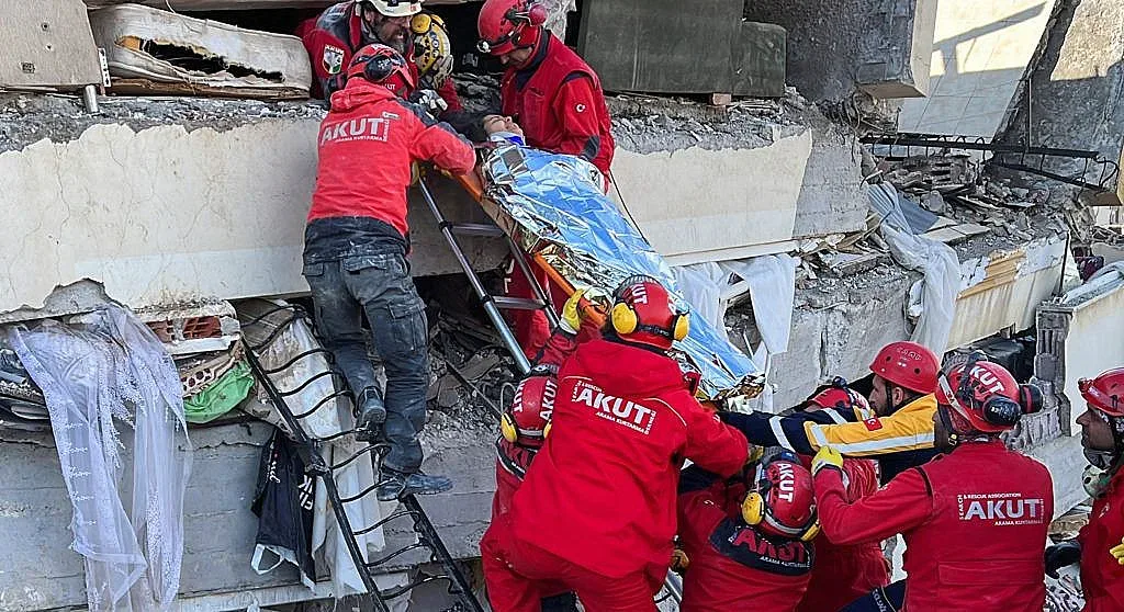 В Турция е страшно! Изтича времето на затрупаните