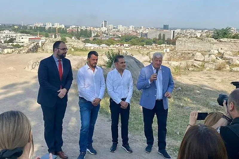 Ще уволни ли Зико заместниците си?