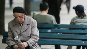 Пощаджиите се готвят за стачка. Кой ще даде пенсиите?