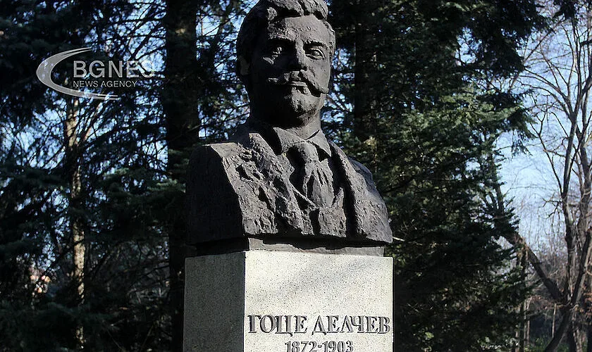 15 часа другарите на Гоце пазят тялото му с куршуми от турците