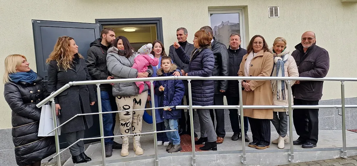 Кметът на Казанлък зарадва новодомци