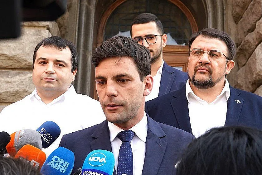 Опасност при реденето на листите! Ще се скарат ли ПП и ДБ?