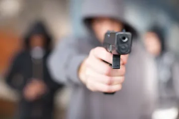 След стрелбата в Хасково! Майката си поискала пистолета