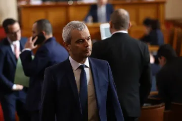 Екшън със сина на Костадинов. Евробабаит му скочил