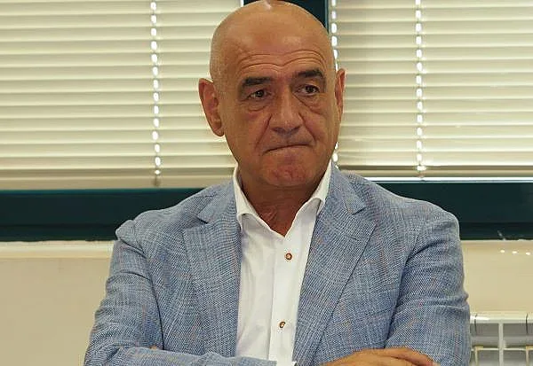 Знаков шеф на болница напуска