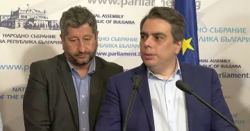 ПП и ДБ посягат към президента, отнемат му нещо важно