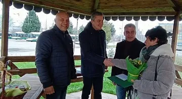 Поздравиха шофьора на тролея, върнал загубения телефон