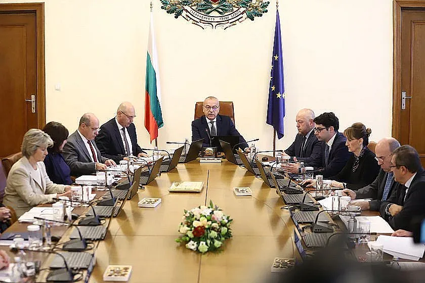 Окончателно! По-евтин транспорт за ученици и пенсионери