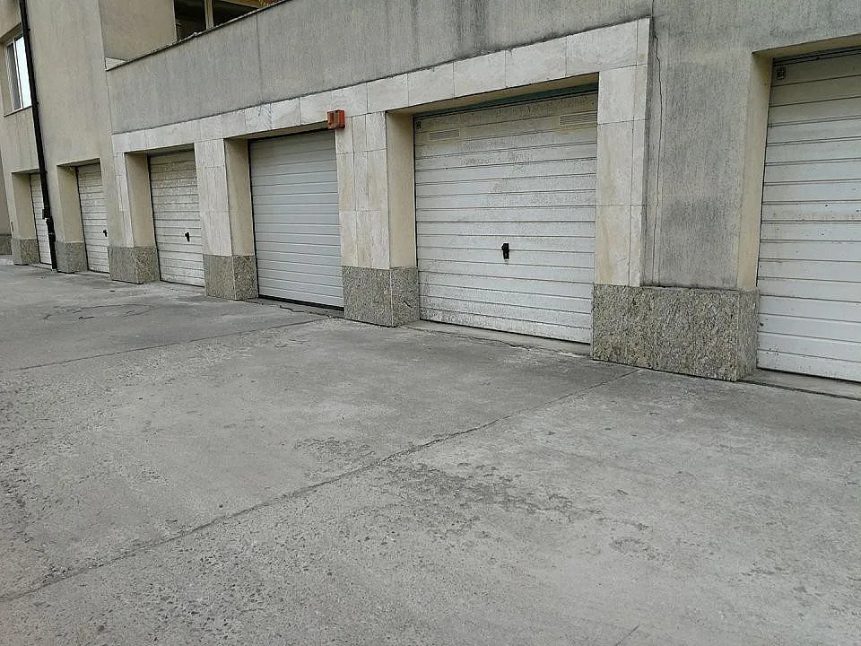 Гаражът в София колкото апартамент на морето