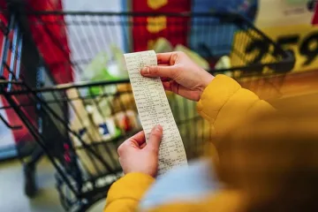 Бедността идва. Средна заплата не стига да вържем двата края
