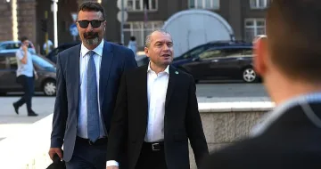 Революция! Какво поискаха хората на Слави
