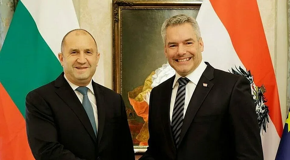 Ключова визита. Радев води австрийския канцлер на границата