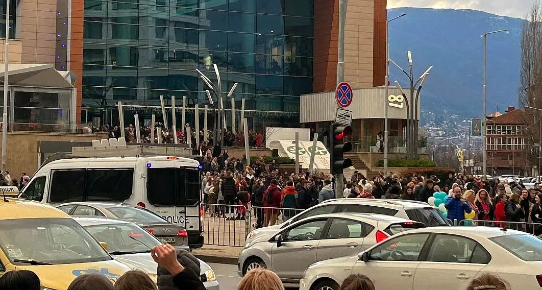 Паника! За трети път евакуираха столичен мол